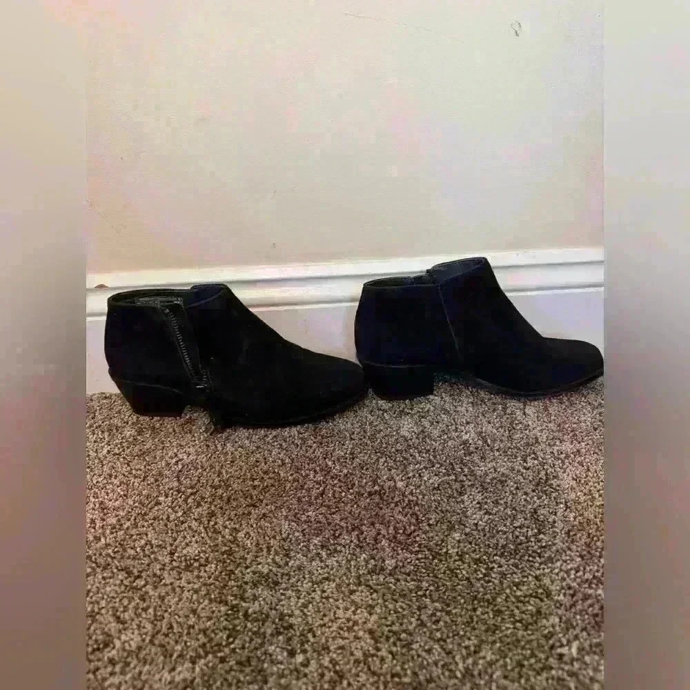 Vionic booties NWOT size 6.5 black suede zipper